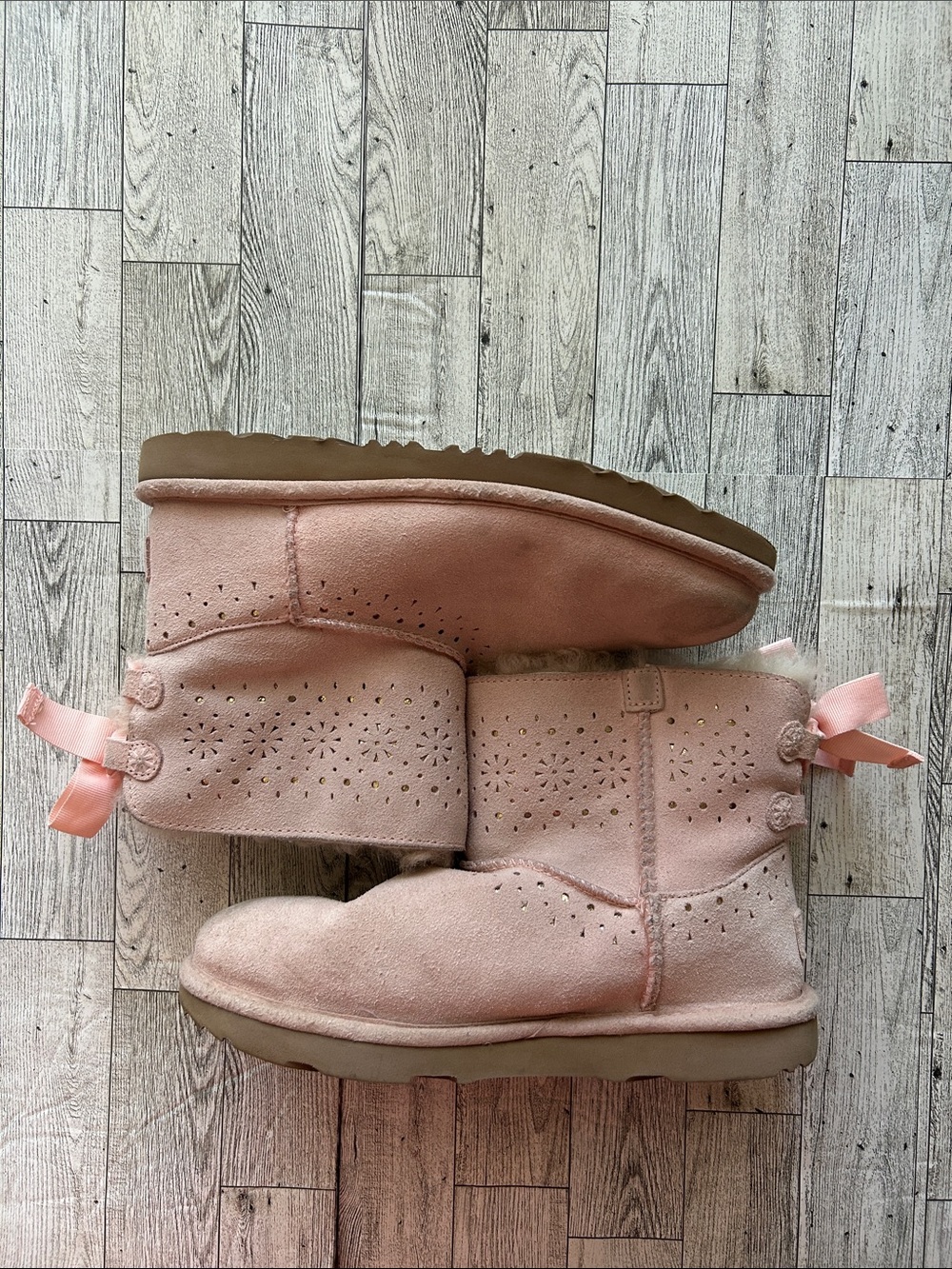 UGG dae sunshine perf boots 6